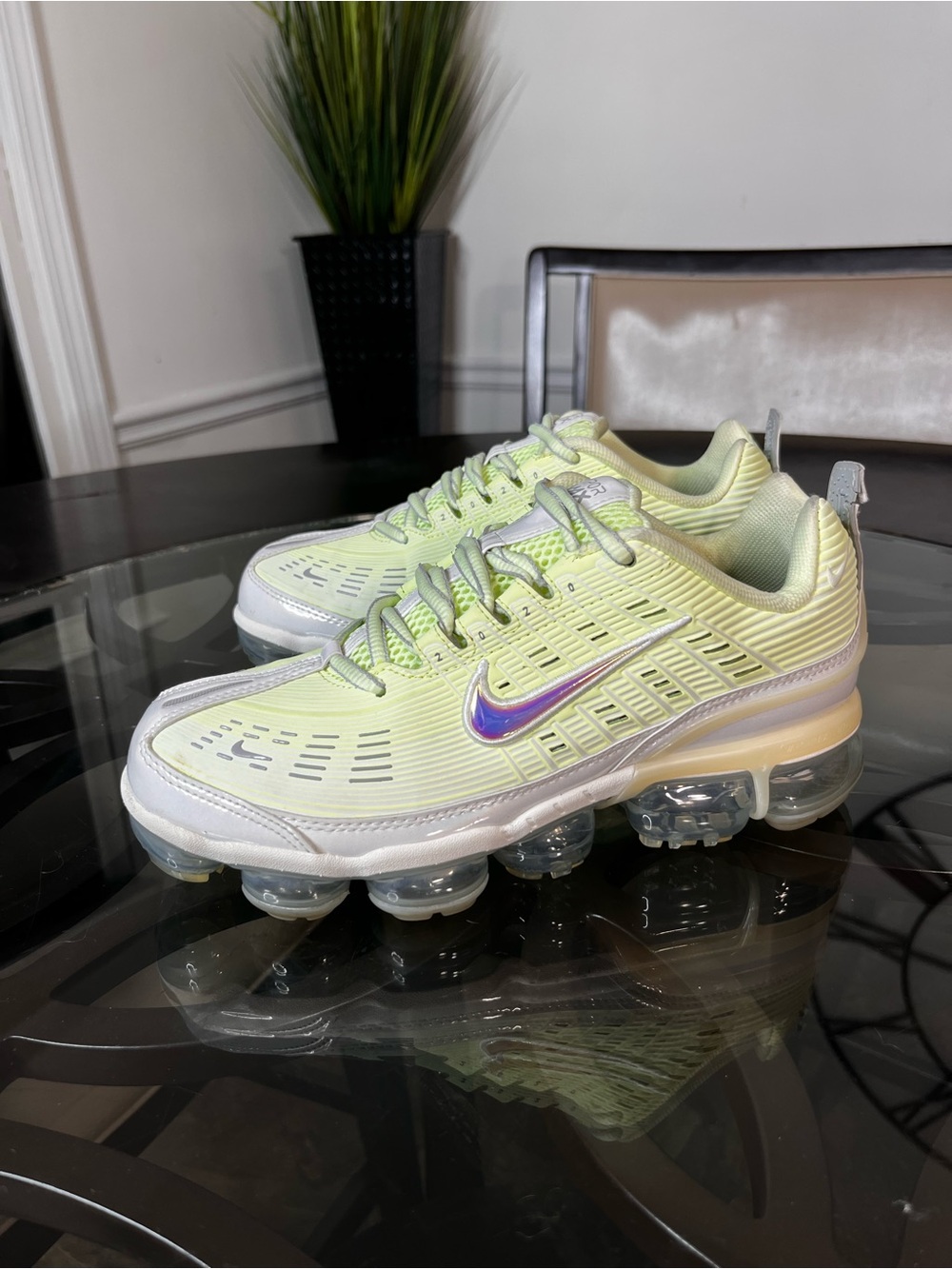 Nike Air Vapormax 360
Volt Grey Womens Sz 9.5